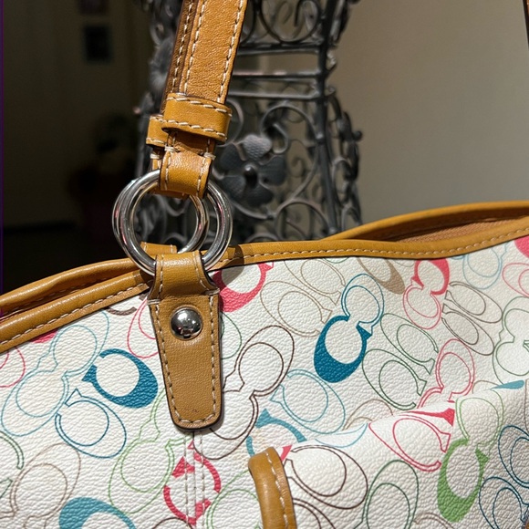 Coach - Picture 8 of 11